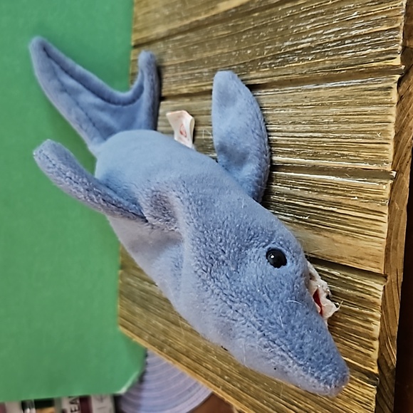 Ty Beanie Baby Crunch the Shark - Picture 1 of 3